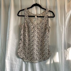 🌷3/$25 Ladies dressy tank top